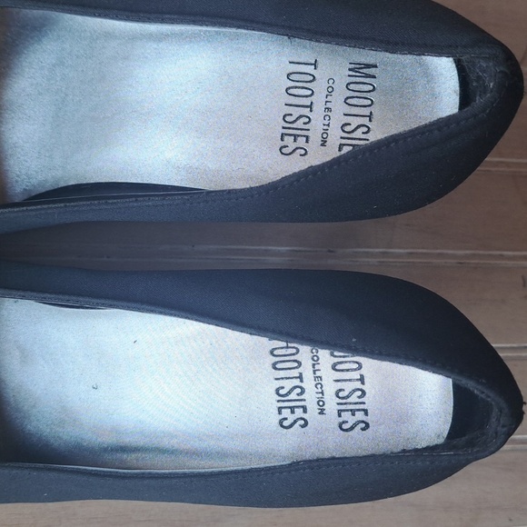 Mootsies Tootsies Collection Black Satin Fabric Short Heel Pumps Classy Formal - Picture 4 of 10